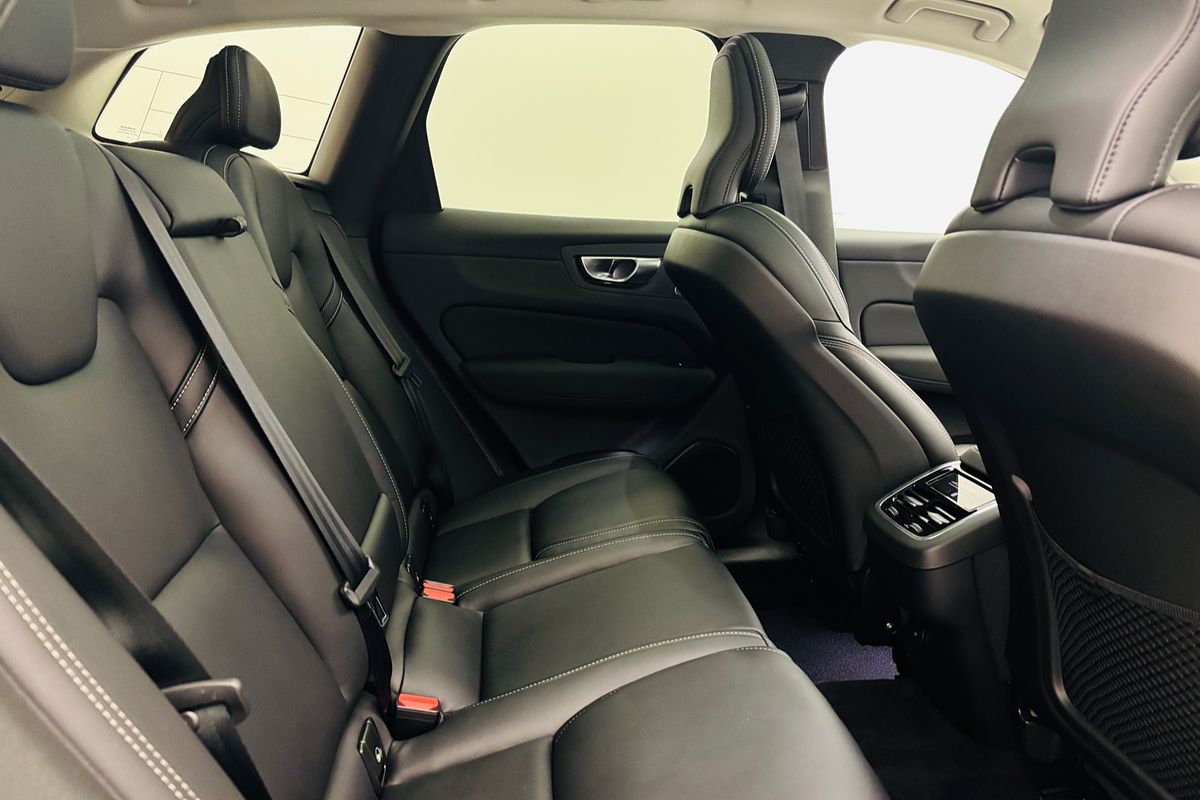 XC60 UZ MY26 Ultra B5 Dark Wagon 5dr Spts Auto 8sp AWD 2.0T/10kW (Mild Hybrid)