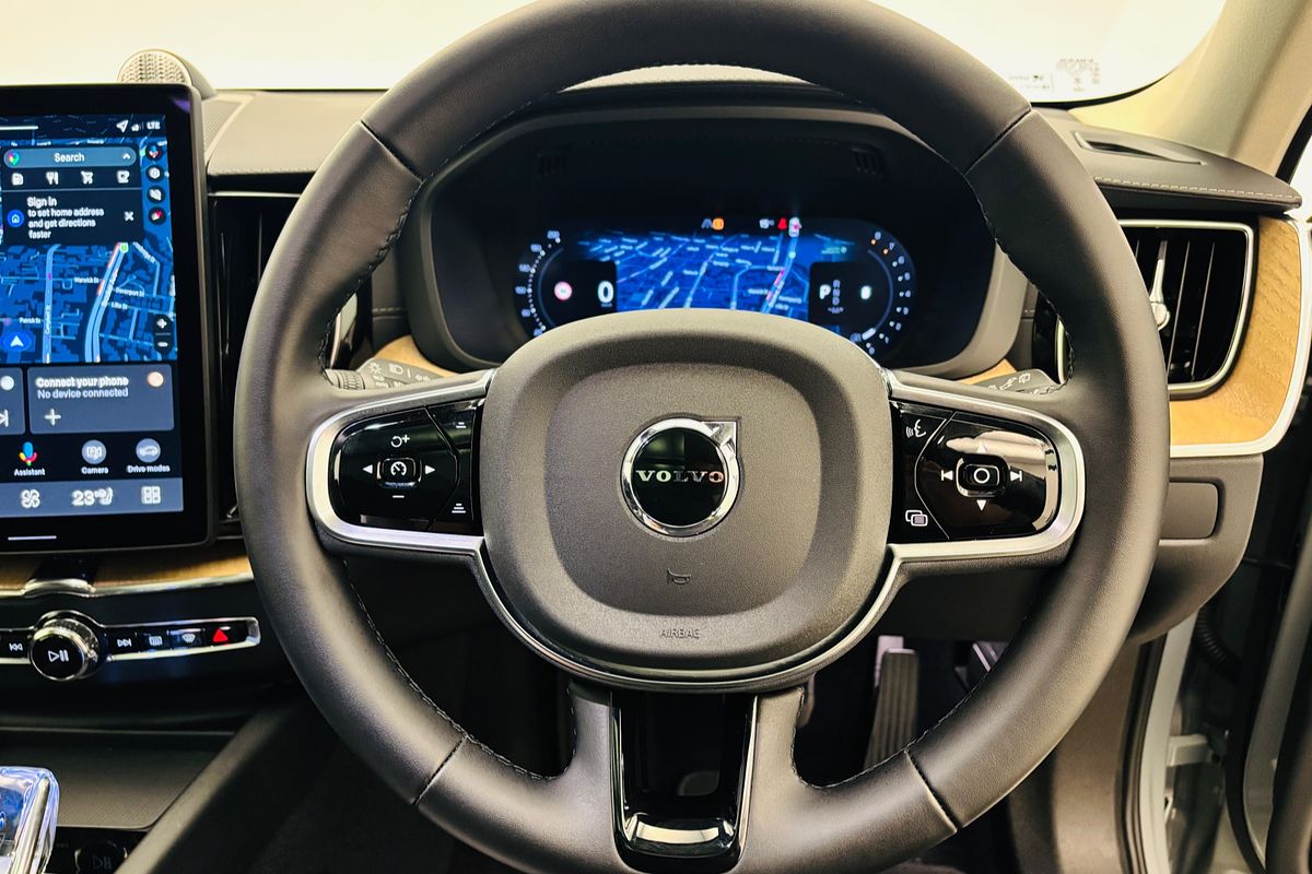 XC60 UZ MY26 Ultra B5 Dark Wagon 5dr Spts Auto 8sp AWD 2.0T/10kW (Mild Hybrid)