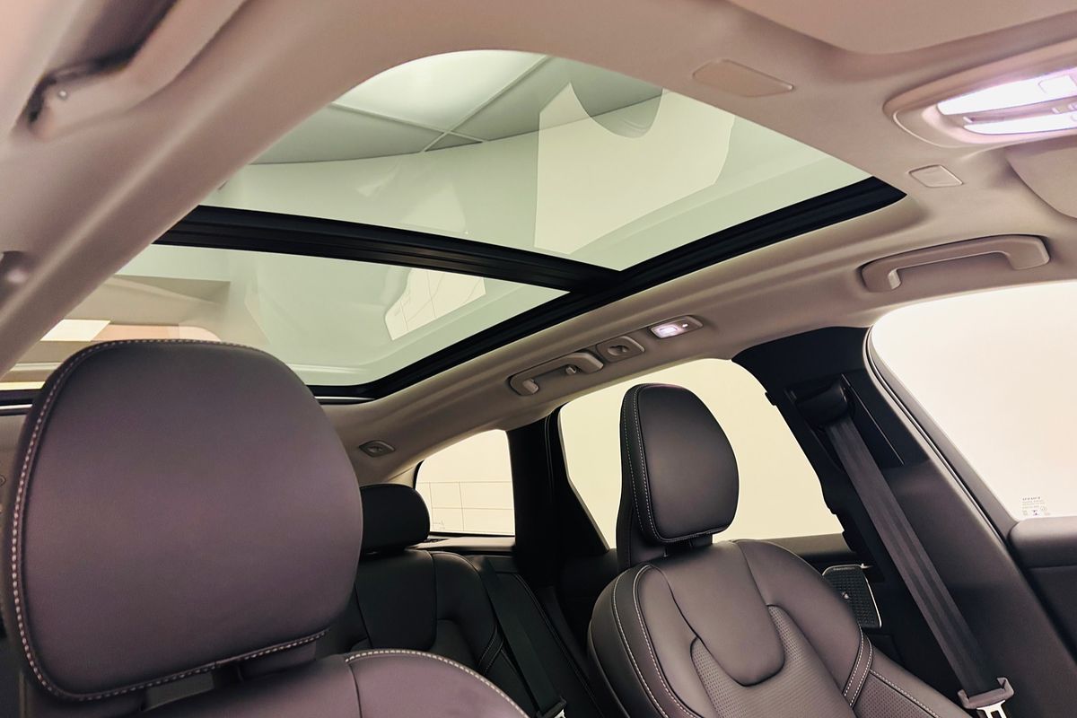 XC60 UZ MY26 Ultra B5 Dark Wagon 5dr Spts Auto 8sp AWD 2.0T/10kW (Mild Hybrid)