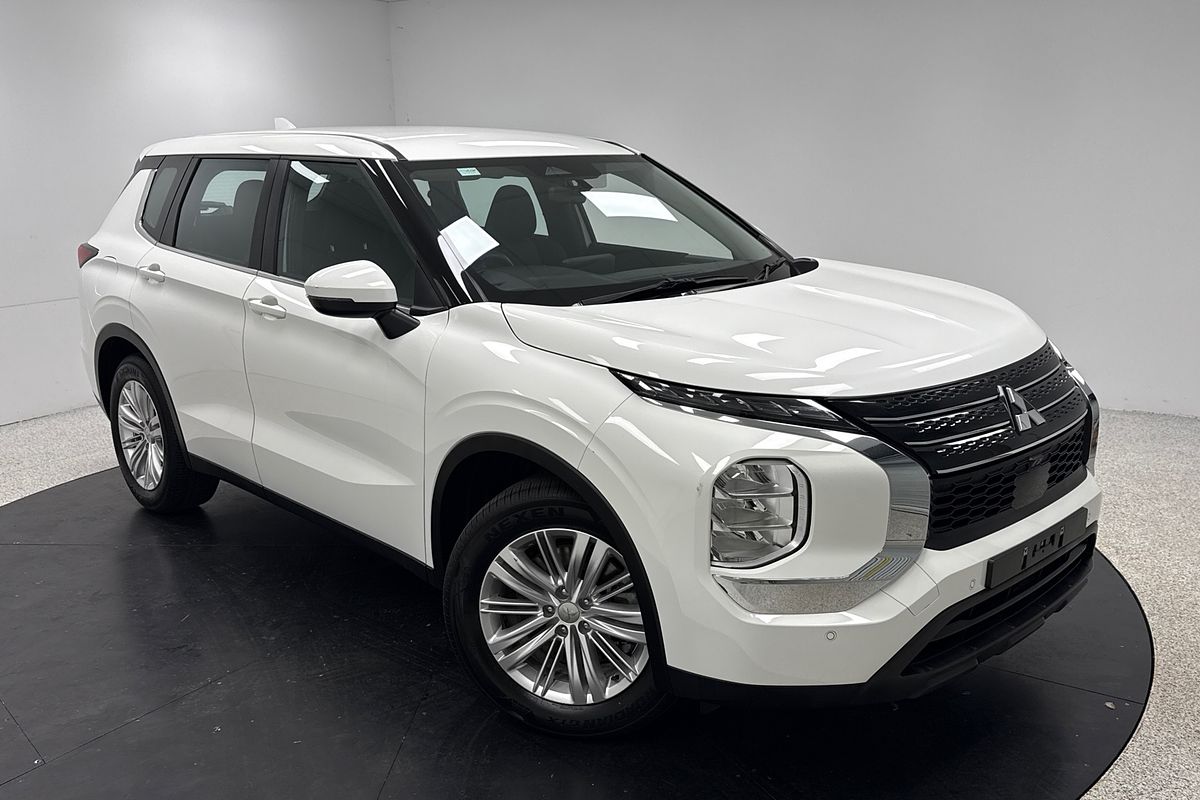 2023 Mitsubishi Outlander ES ZM