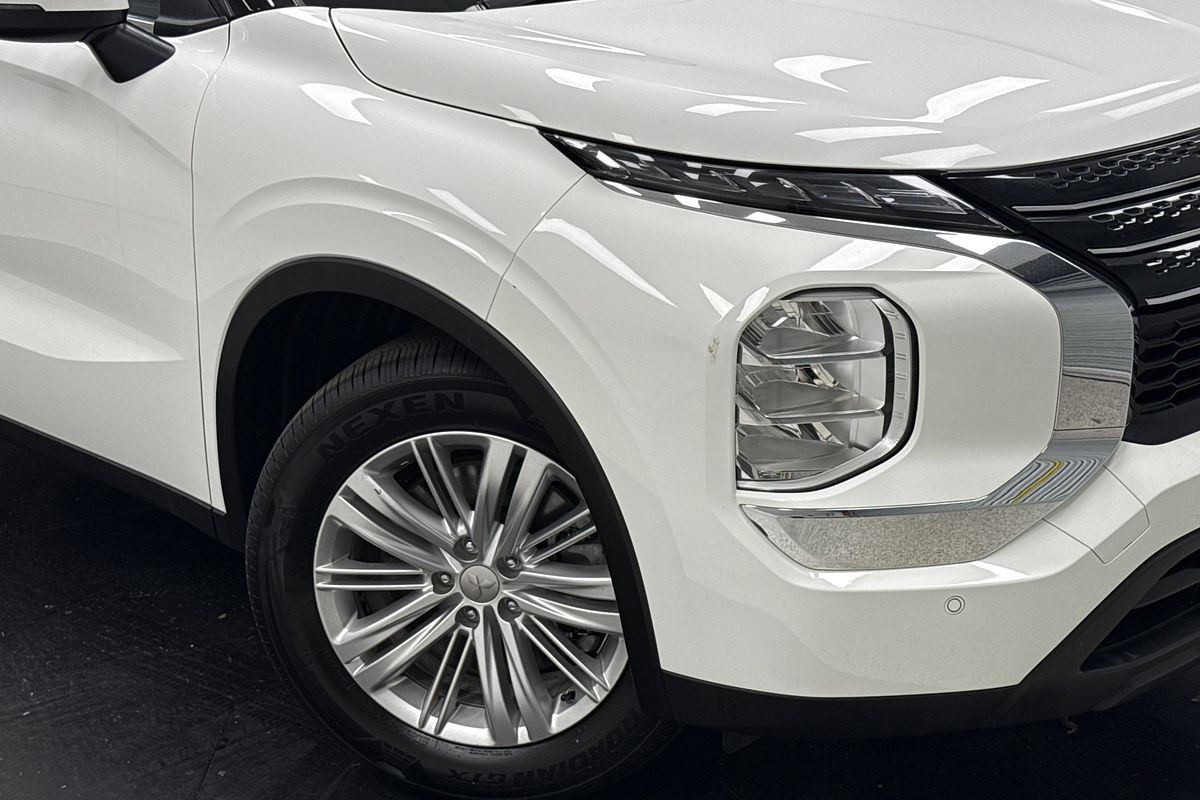 2023 Mitsubishi Outlander ES ZM
