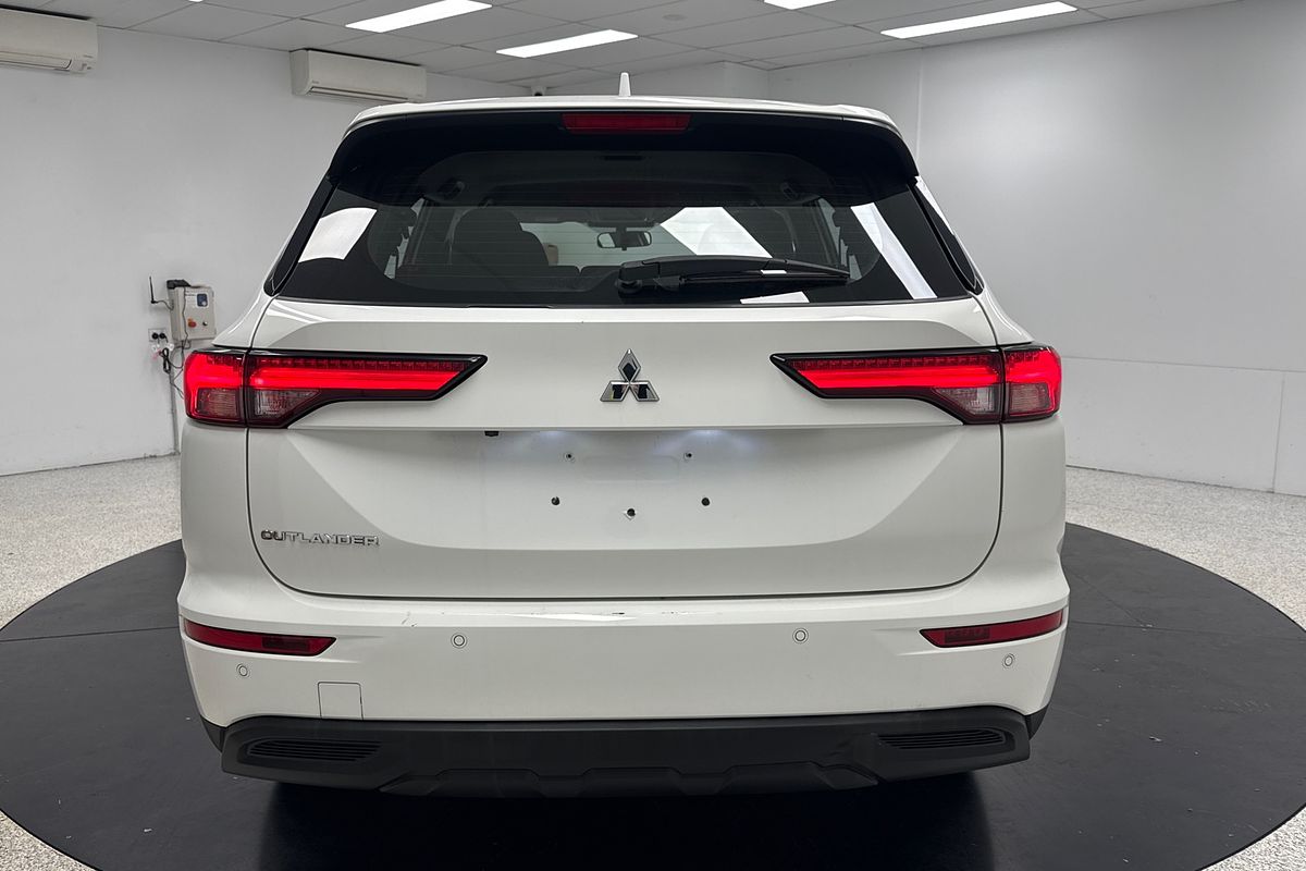 2023 Mitsubishi Outlander ES ZM