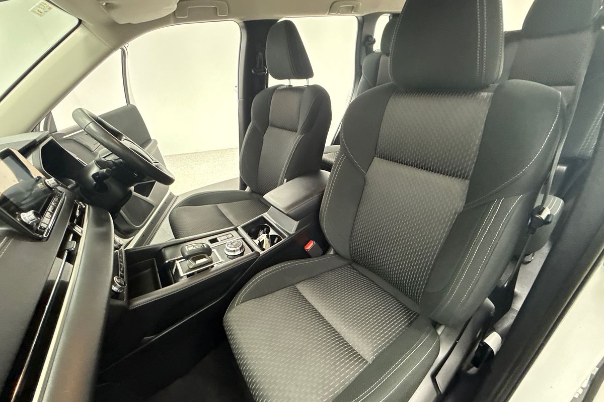 2023 Mitsubishi Outlander ES ZM