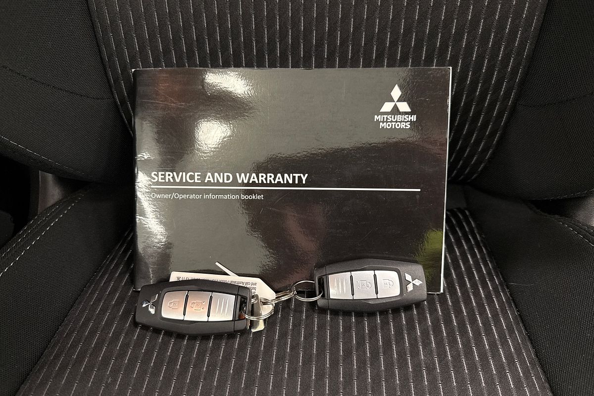 2023 Mitsubishi Outlander ES ZM
