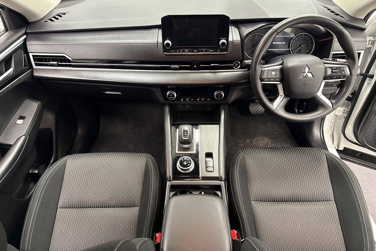 2023 Mitsubishi Outlander ES ZM