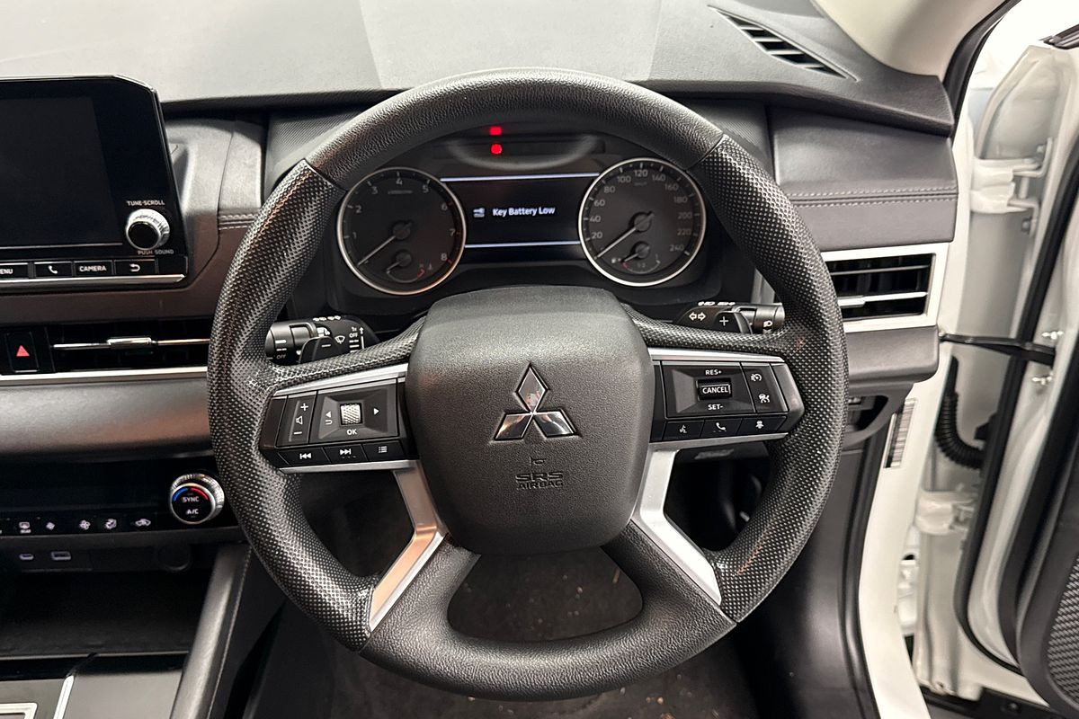 2023 Mitsubishi Outlander ES ZM