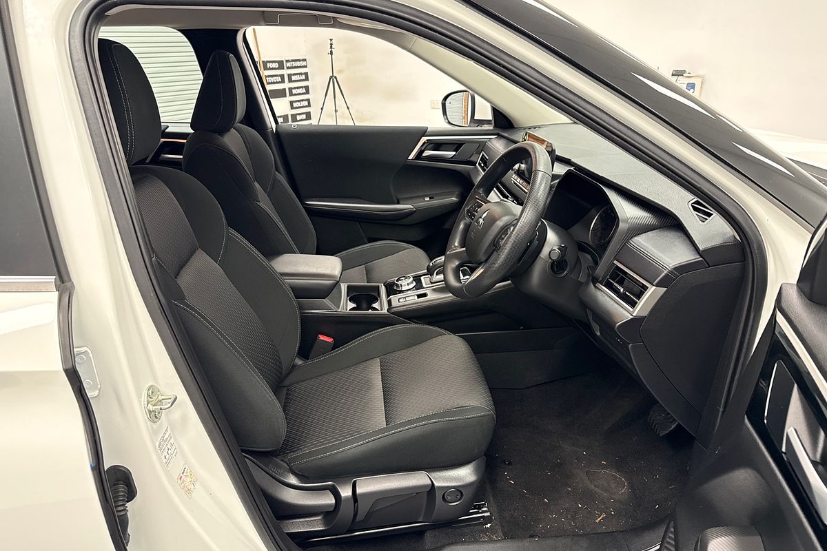 2023 Mitsubishi Outlander ES ZM
