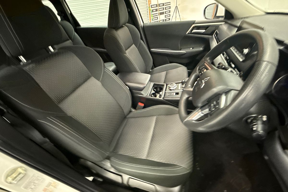 2023 Mitsubishi Outlander ES ZM