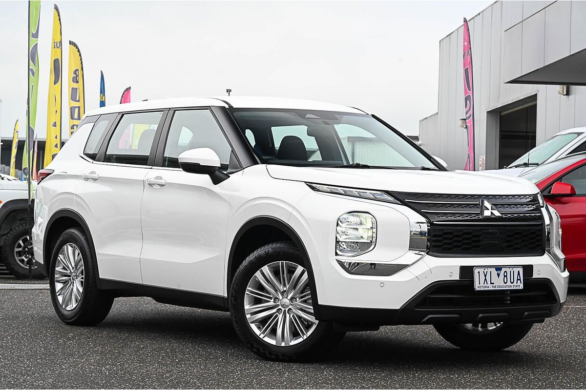 2023 Mitsubishi Outlander ES ZM