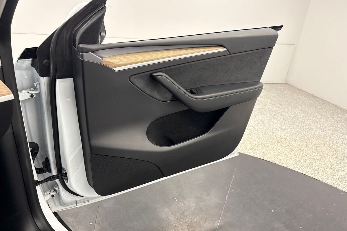 2023 Tesla Model Y Rear-Wheel Drive