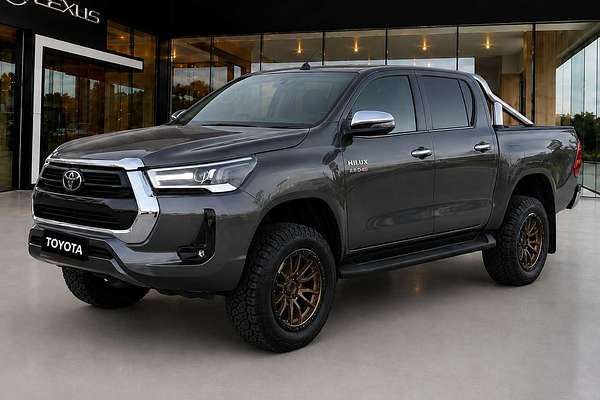2021 Toyota Hilux SR5 + PREMIUM INTERIOR (4x4) GUN126R 4X4
