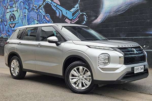 2025 Mitsubishi Outlander ES ZM