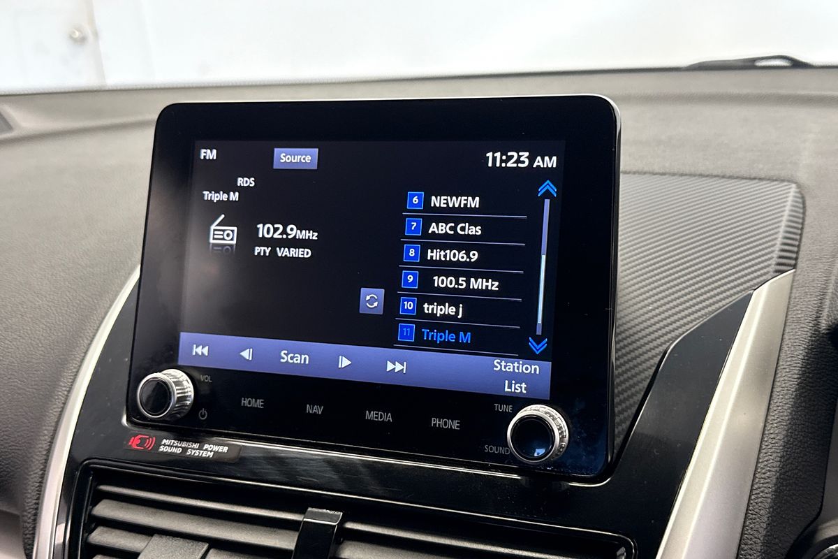 2021 Mitsubishi YB