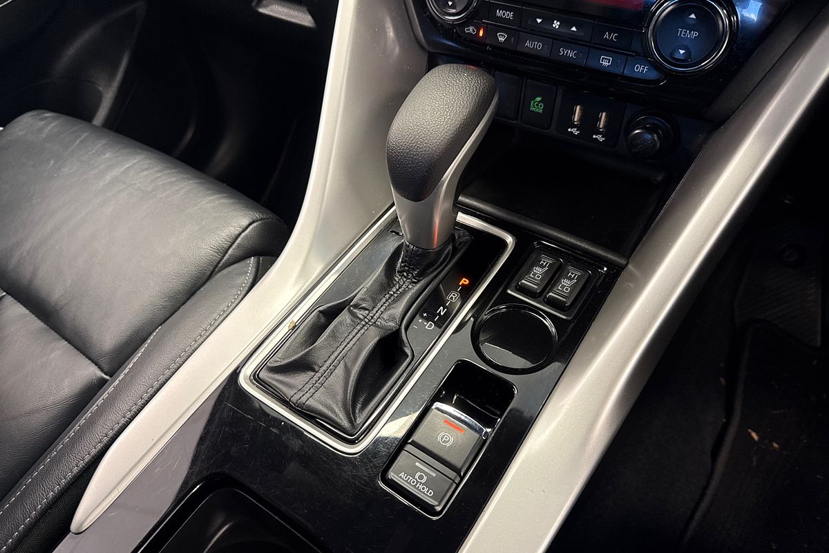 2021 Mitsubishi YB