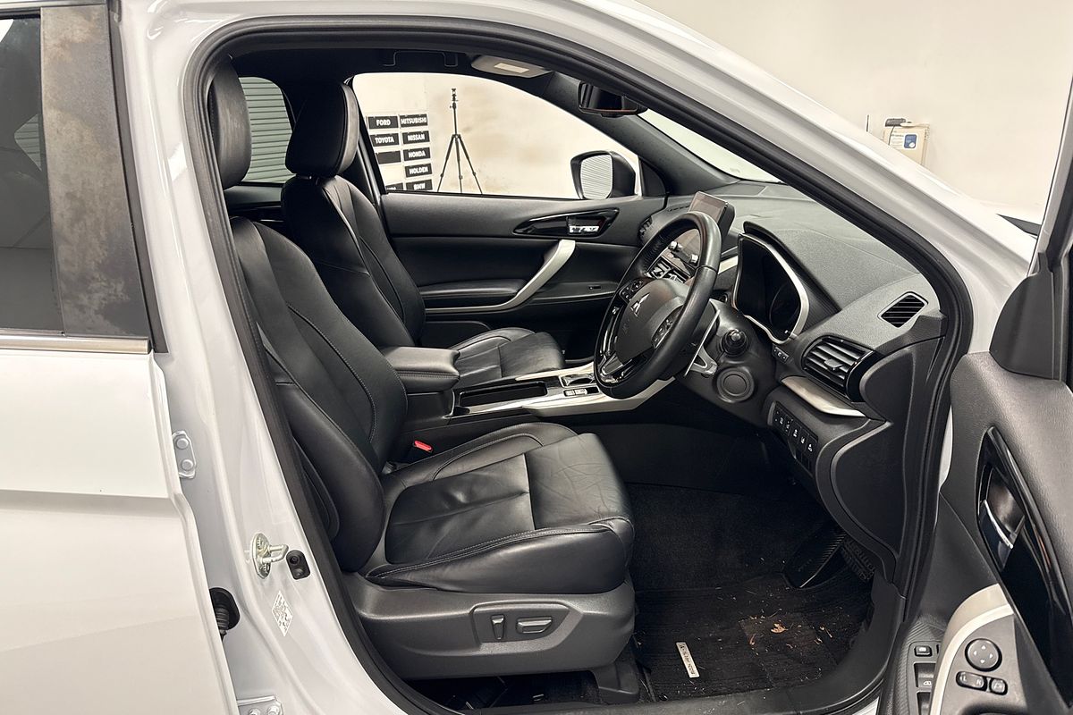 2021 Mitsubishi YB