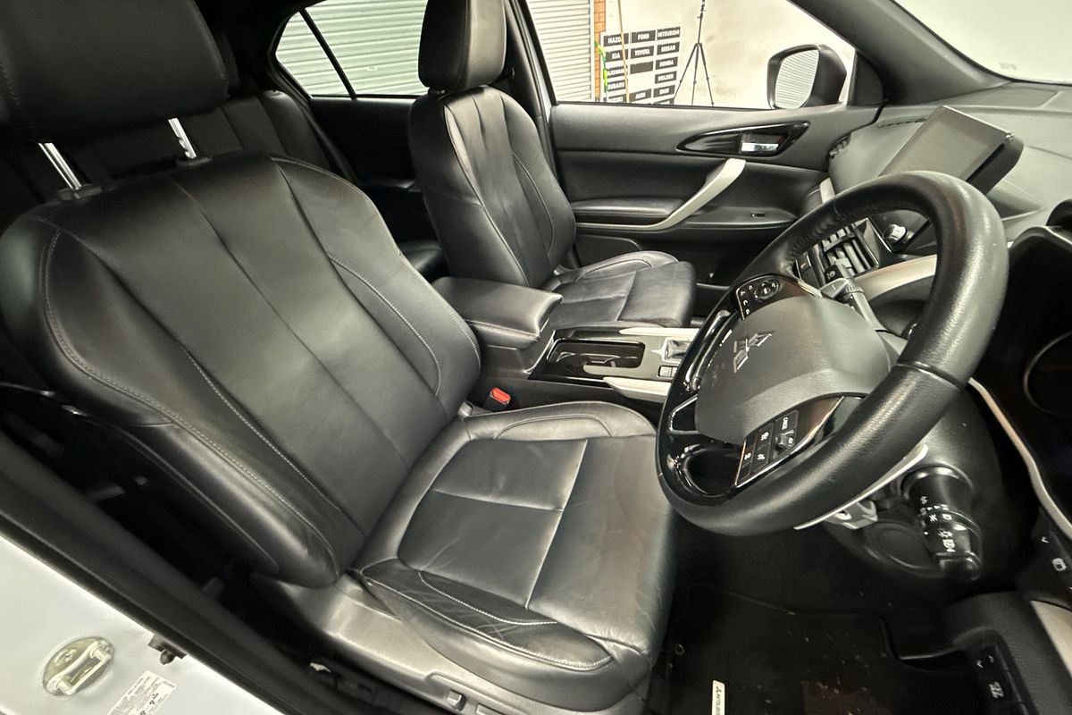 2021 Mitsubishi YB