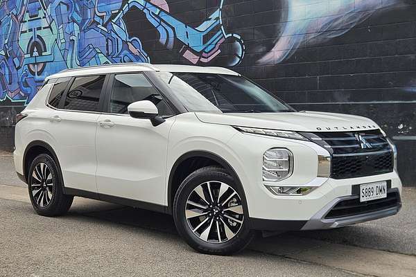 2025 Mitsubishi Outlander LS ZM