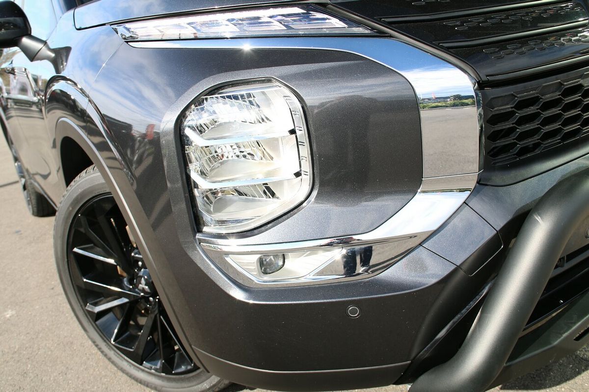 2024 Mitsubishi Outlander Black Edition ZM