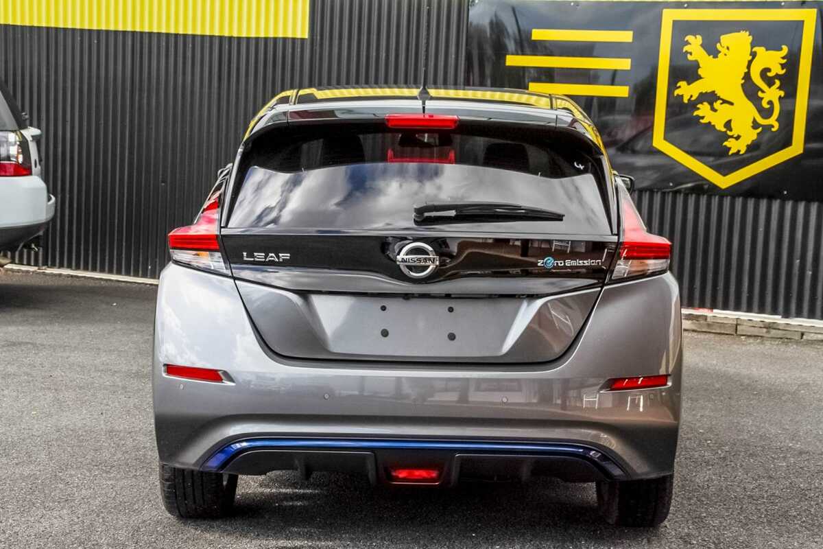 2019 Nissan LEAF  ZE1