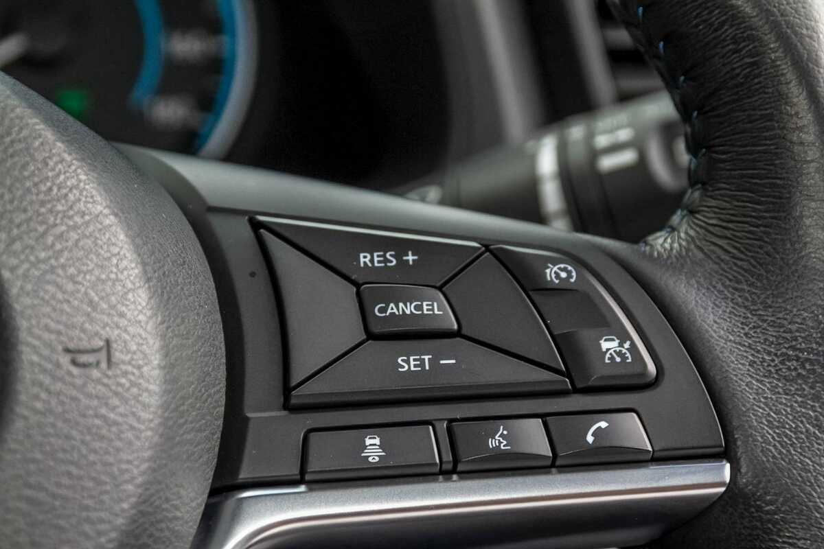 2019 Nissan LEAF  ZE1
