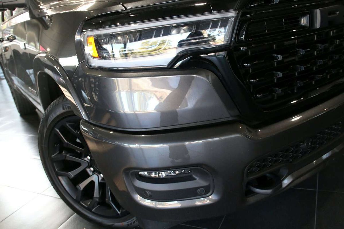 2026 RAM 1500 Express Black Edition Hurricane SO DT 4X4 SWB