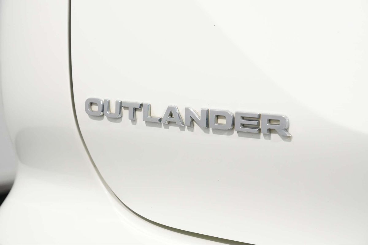 2022 Mitsubishi Outlander ES ZM