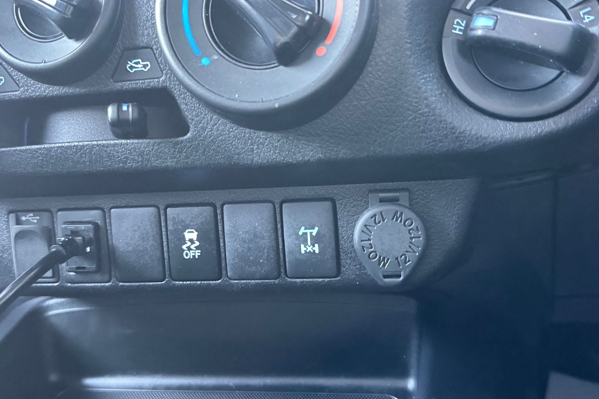 2018 Toyota Hilux SR GUN126R 4X4