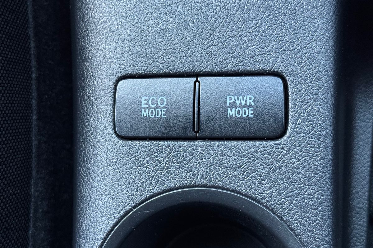 2018 Toyota Hilux SR GUN126R 4X4