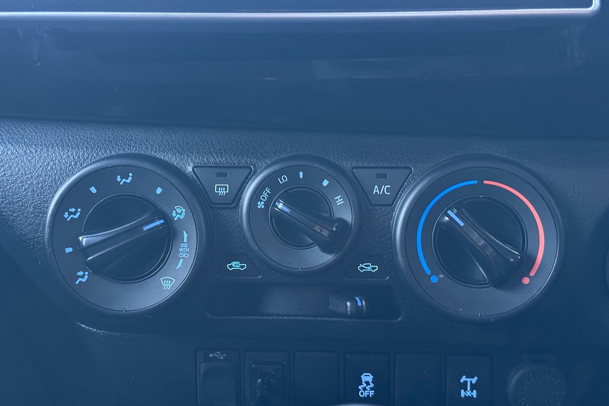 2018 Toyota Hilux SR GUN126R 4X4