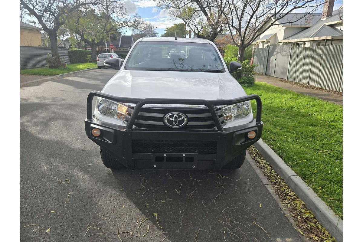 2017 Toyota Hilux SR (4x4) GUN126R 4X4
