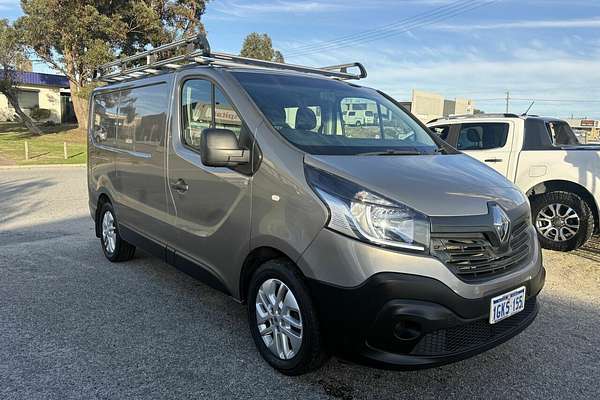 2015 Renault Trafic LWB X82