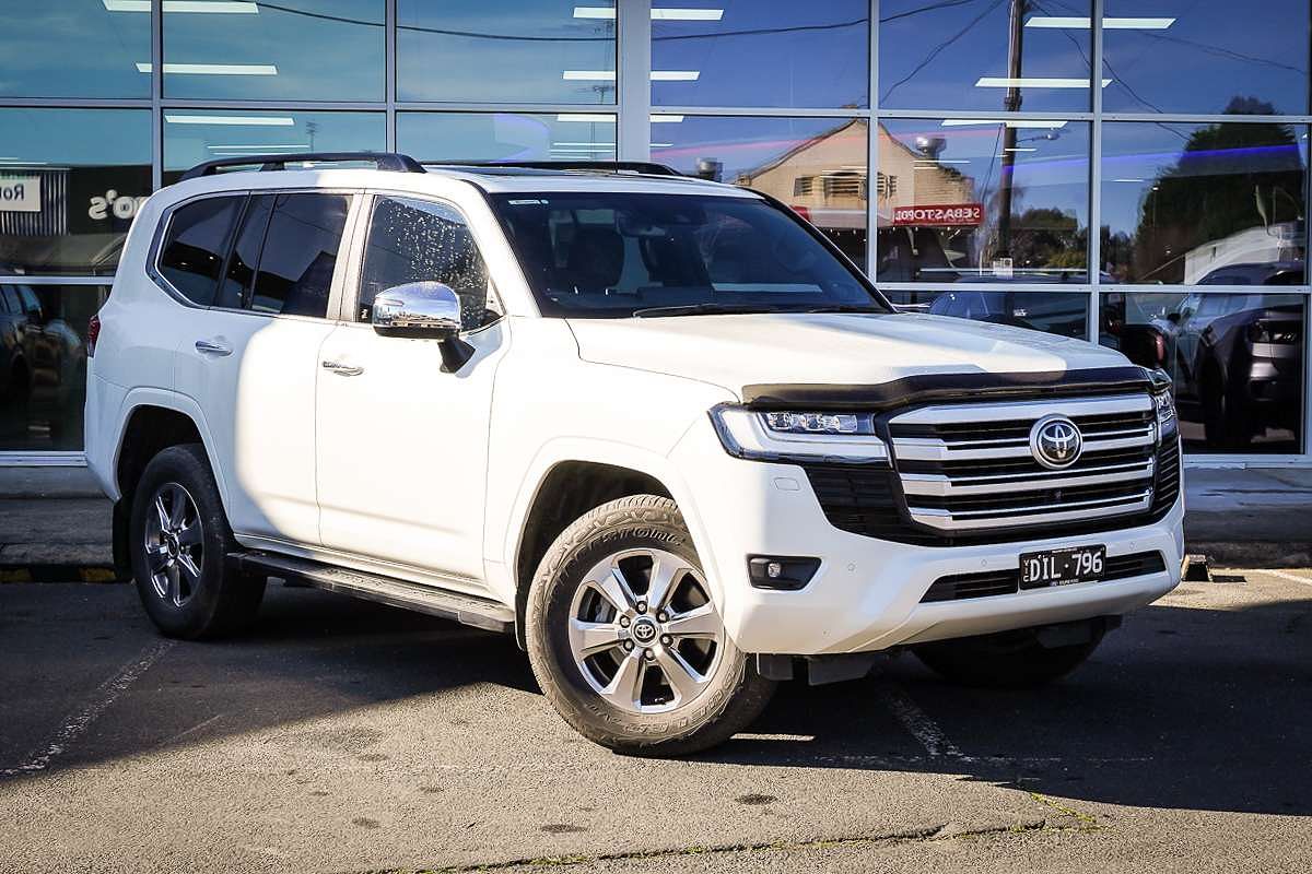 2023 Toyota Landcruiser Sahara FJA300R