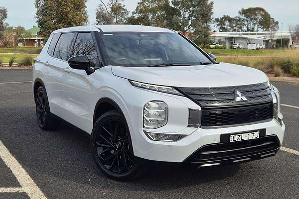 2023 Mitsubishi Outlander LS Black Edition ZM