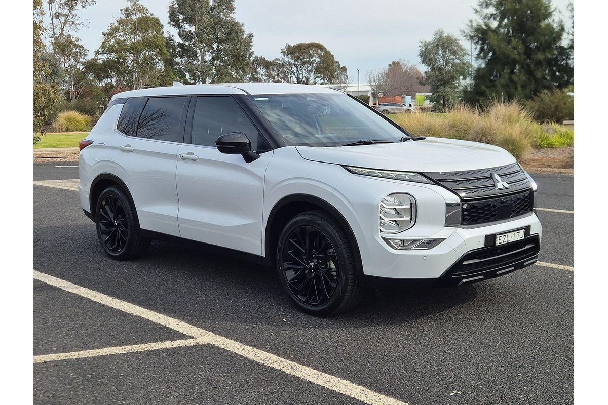 2023 Mitsubishi Outlander LS Black Edition ZM