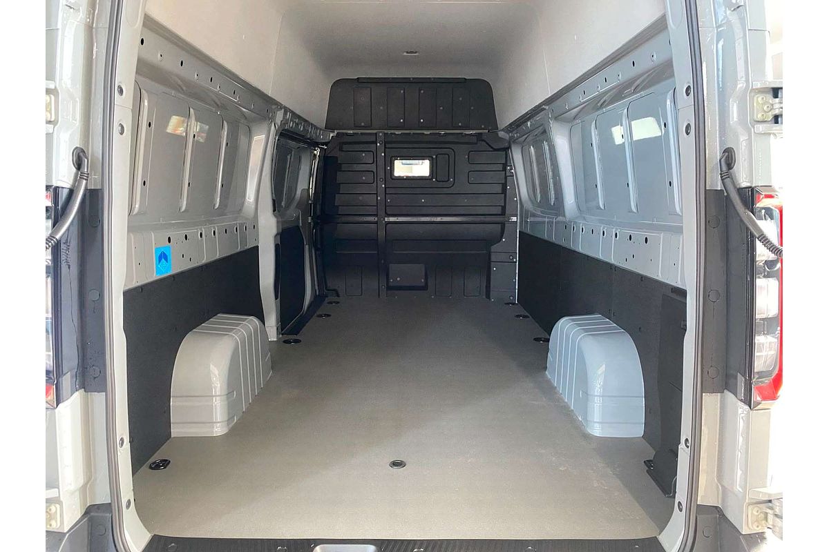 Super Van 6m, LWB, FWD, 106kwh, H2500