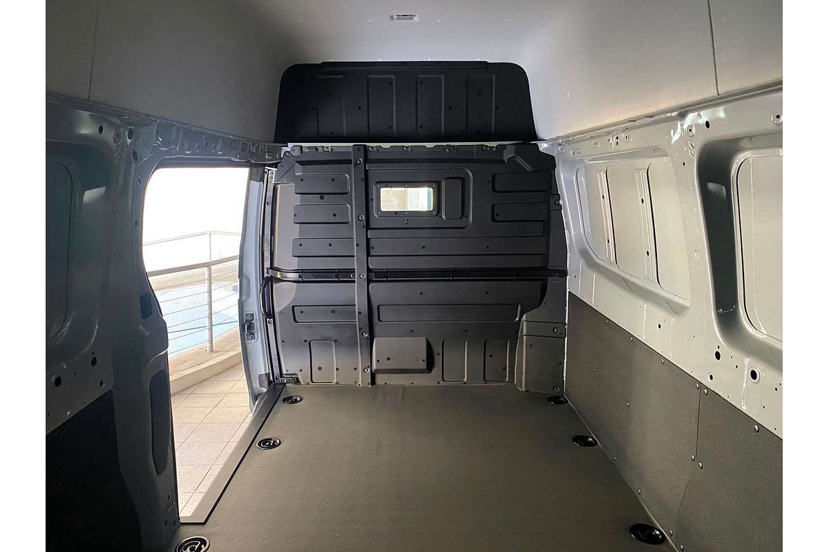 Super Van 6m, LWB, FWD, 106kwh, H2500