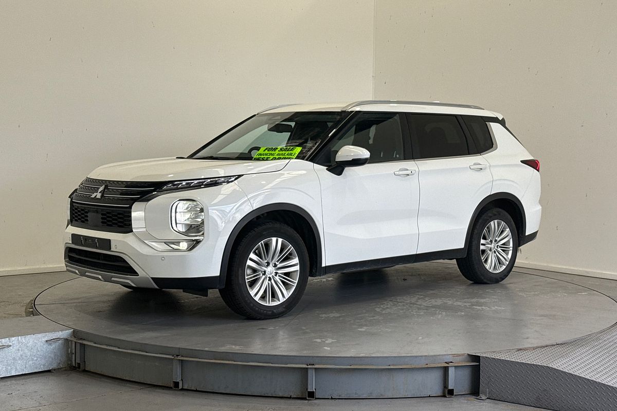 2023 Mitsubishi Outlander LS ZM