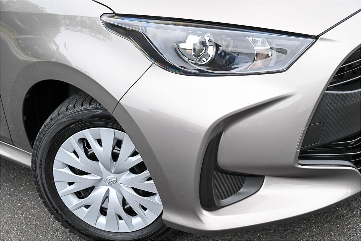 2021 Toyota Yaris Hybrid Hybrid G X-Four MXPH15