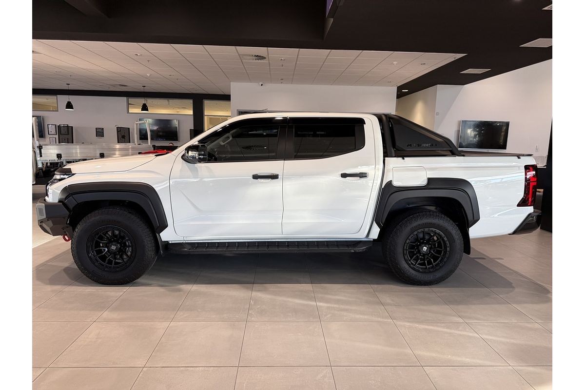 2026 Mitsubishi MV Triton GLS 2.4L D 6AT 4X4 DC PU with LEATHER