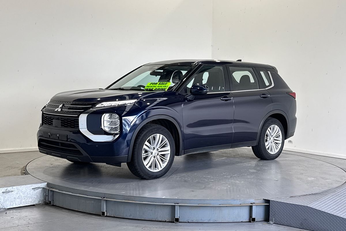 2023 Mitsubishi Outlander ES ZM