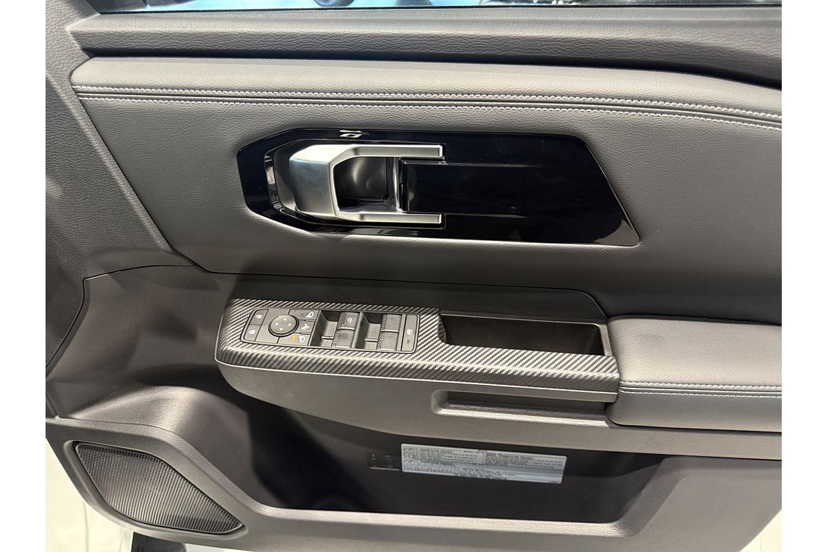 2026 Mitsubishi MV Triton GLS 2.4L D 6AT 4X4 DC PU with LEATHER
