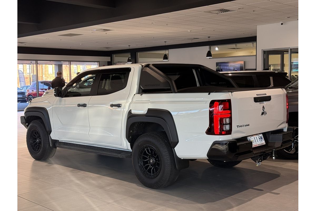 2026 Mitsubishi MV Triton GLS 2.4L D 6AT 4X4 DC PU with LEATHER