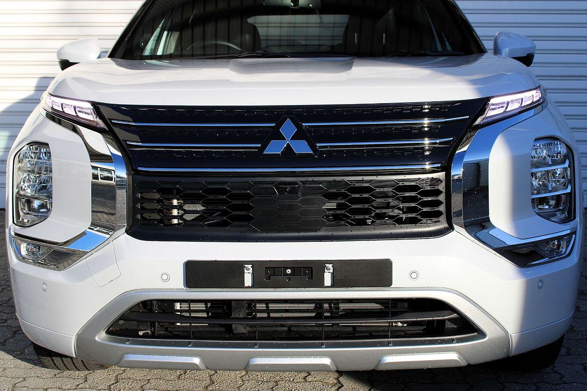 2023 Mitsubishi Outlander Exceed Tourer ZM