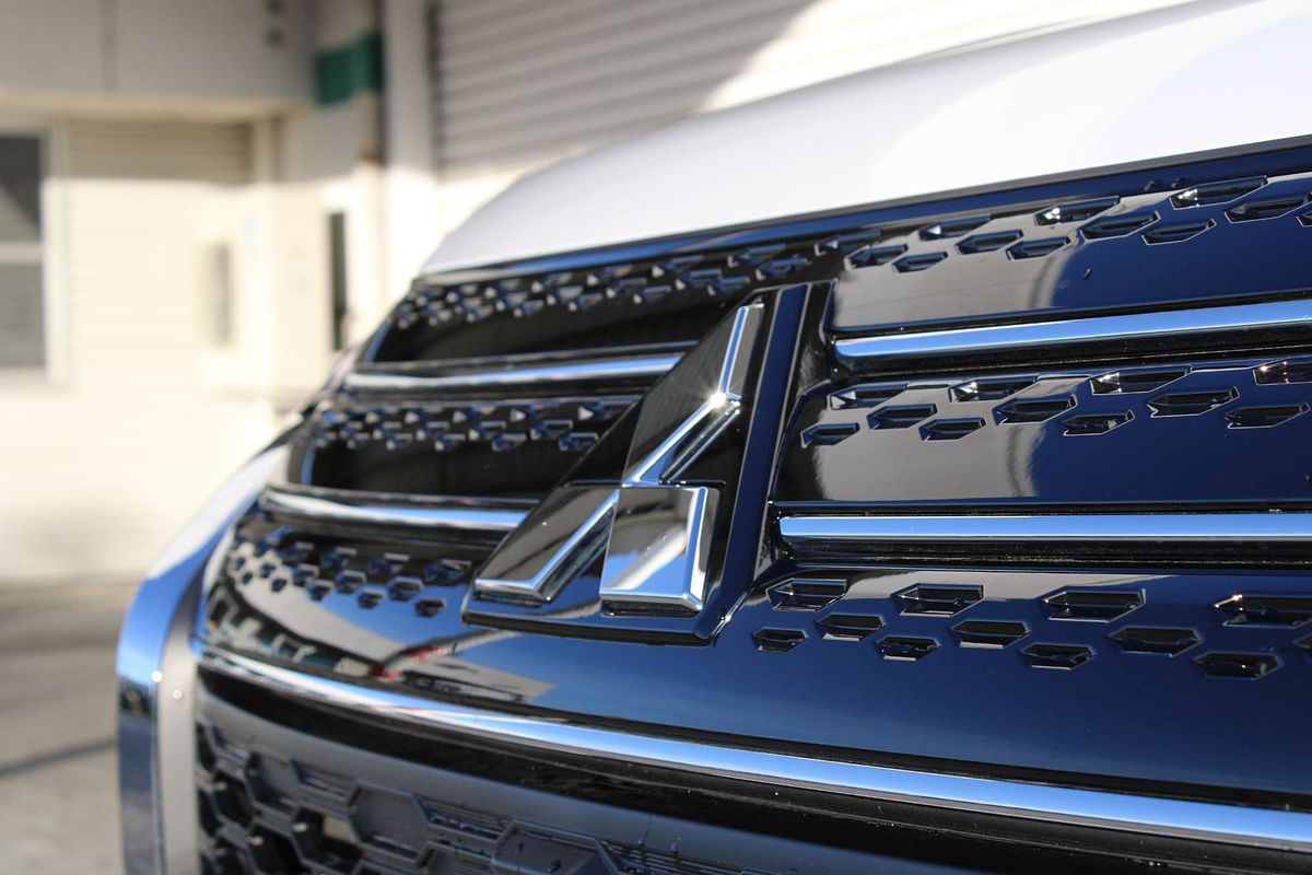 2023 Mitsubishi Outlander Exceed Tourer ZM