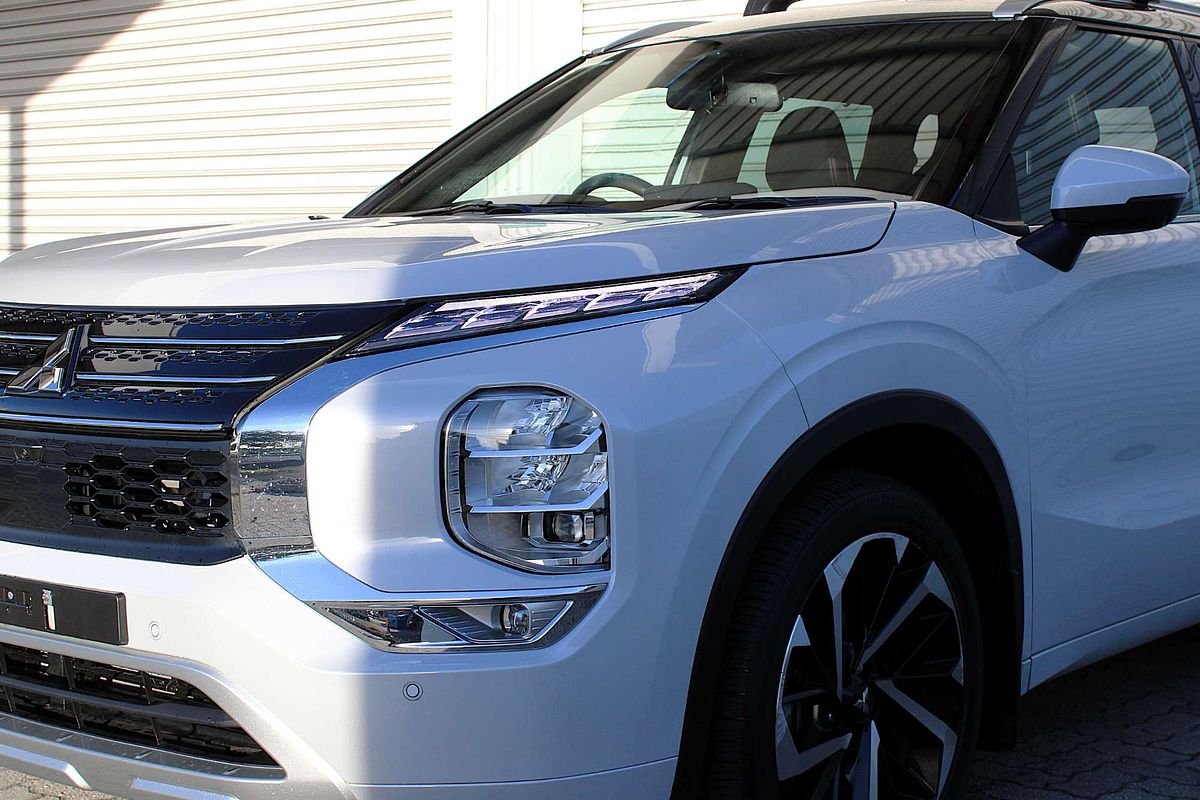 2023 Mitsubishi Outlander Exceed Tourer ZM