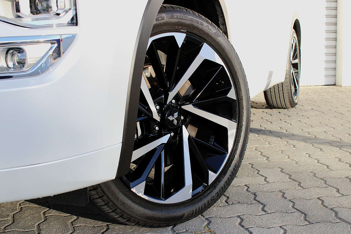 2023 Mitsubishi Outlander Exceed Tourer ZM