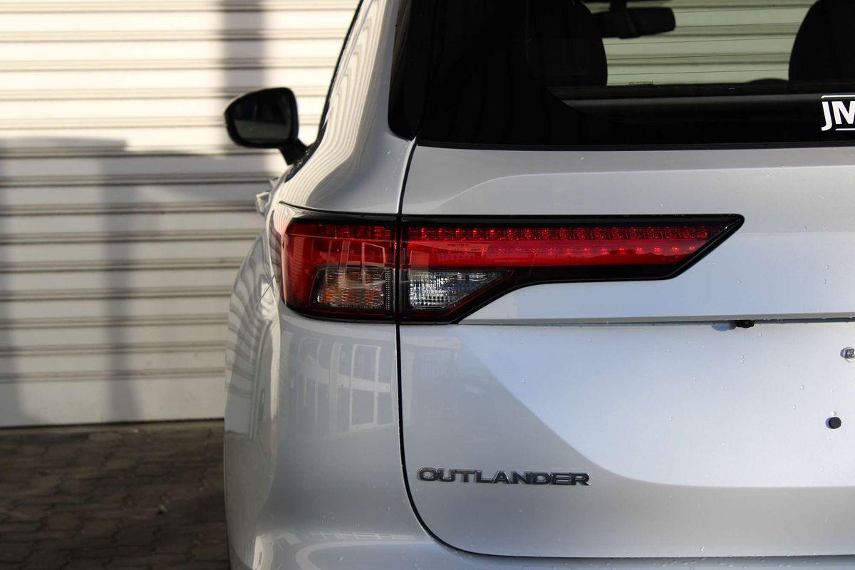 2023 Mitsubishi Outlander Exceed Tourer ZM