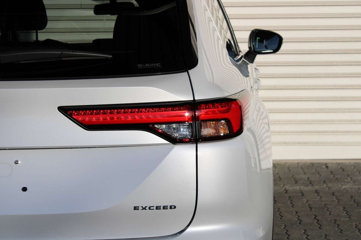 2023 Mitsubishi Outlander Exceed Tourer ZM