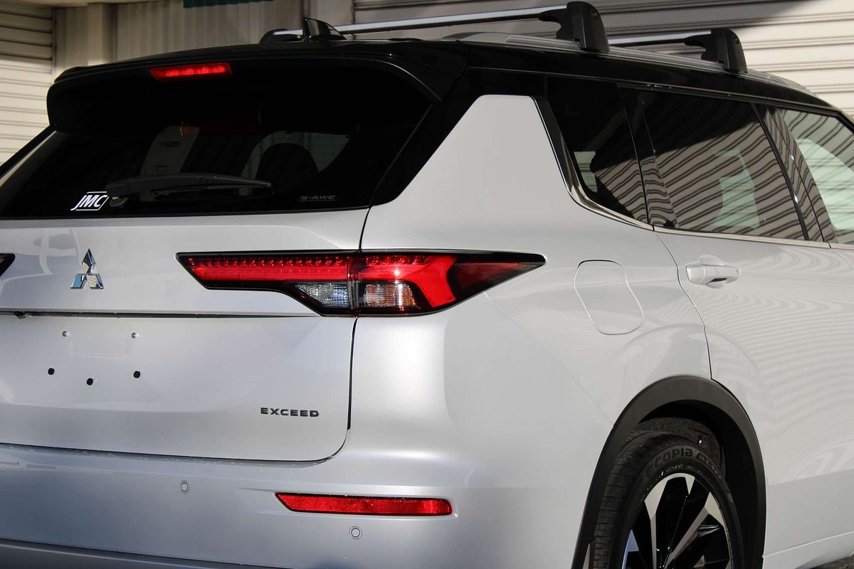 2023 Mitsubishi Outlander Exceed Tourer ZM