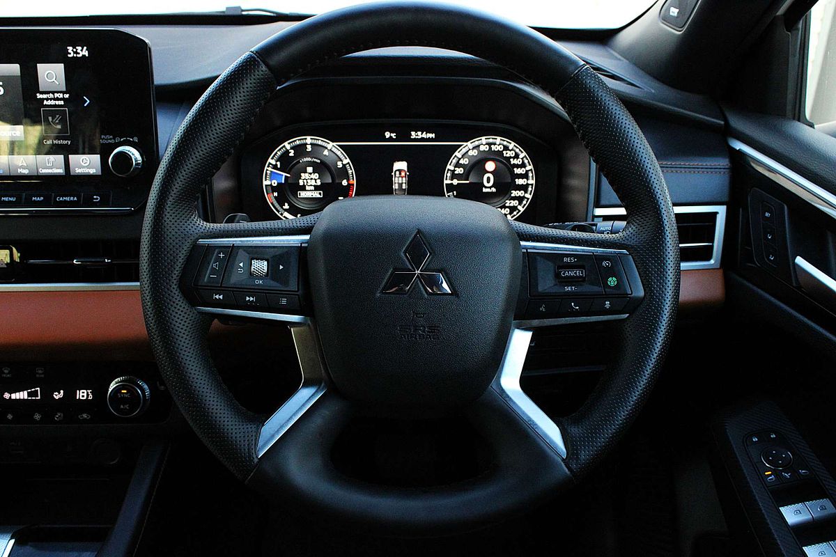 2023 Mitsubishi Outlander Exceed Tourer ZM